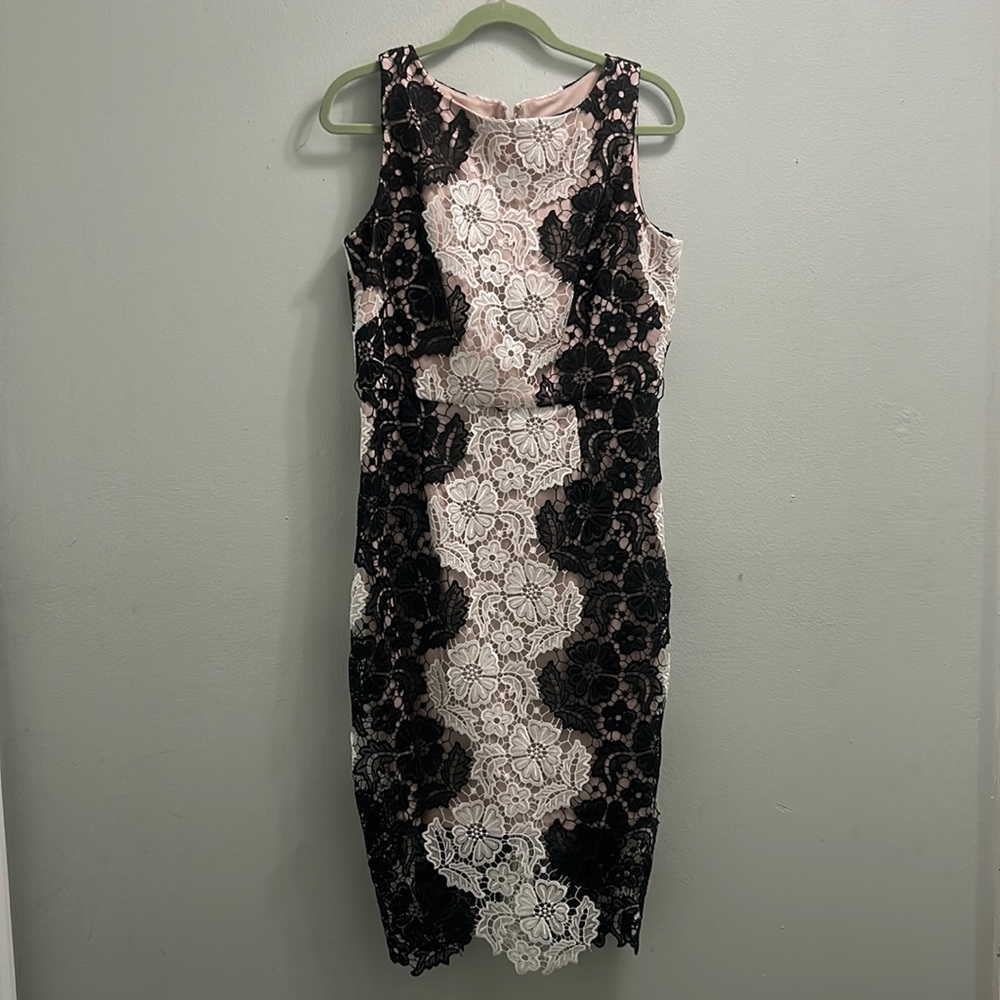 JAX BLACK LABEL FLORAL CROCHET BLACK WHITE LINED DRESS IN SIZE 12